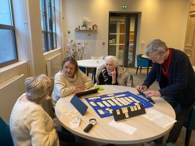 Jeux&#x20;de&#x20;soci&#xE9;t&#xE9;&#x20;entre&#x20;r&#xE9;sidents&#x20;