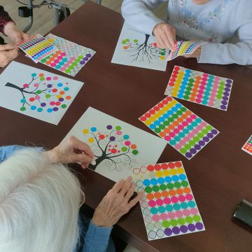 Atelier&#x20;cr&#xE9;atif&#x20;&#xE0;&#x20;la&#x20;R&#xE9;sidence&#x20;S&#xE9;niors&#x20;Aux&#x20;Fins